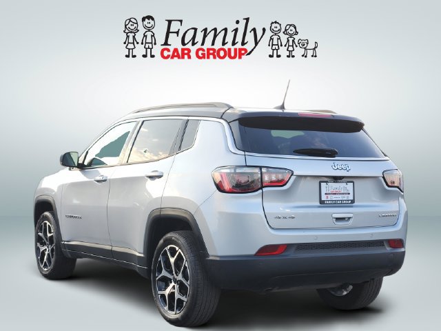 Used 2025 Jeep Compass Limited AWD/4WD image 3