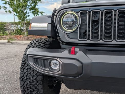 Used 2024 Jeep Wrangler Unlimited Rubicon w/ XTREMEE 35" Tire Package AWD/4WD image 9