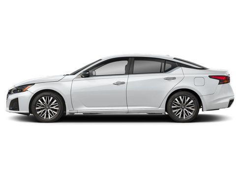 Used 2025 Nissan Altima 2.5 SV FWD image 3