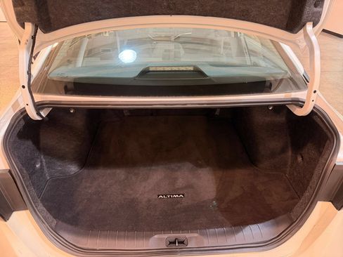 Used 2025 Nissan Altima 2.5 SV FWD image 30