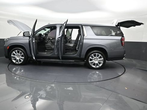 Used 2021 Chevrolet Suburban High Country AWD/4WD image 35