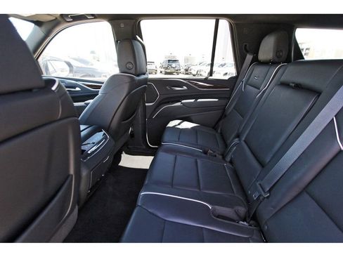 Used 2023 Cadillac Escalade Premium Luxury image 9
