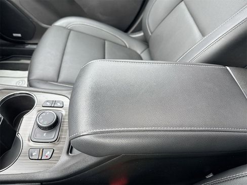 Used 2023 GMC Acadia SLT w/ Elevation Edition image 21