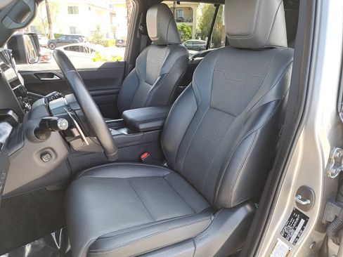 Used 2024 Lexus GX 550 w/ Accessory Package (2T) AWD/4WD image 17