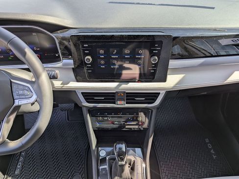New 2026 Volkswagen Taos SE image 17