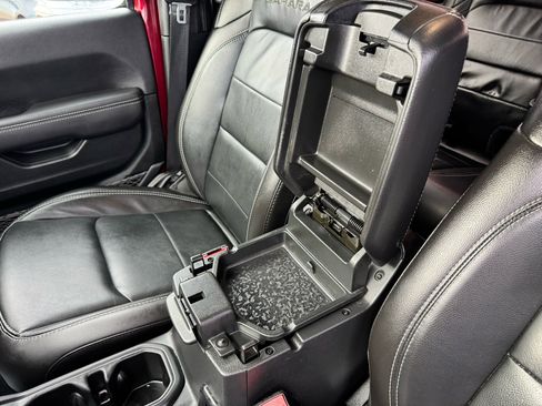 Used 2022 Jeep Wrangler Unlimited Sahara w/ Cold Weather Group image 27