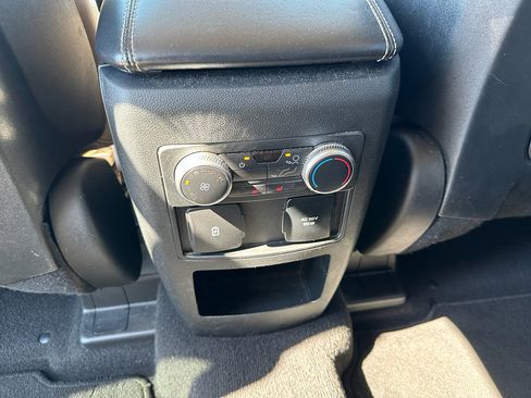 Used 2020 Ford Explorer Limited image 11