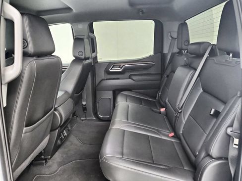Used 2025 GMC Sierra 1500 SLT AWD/4WD image 16