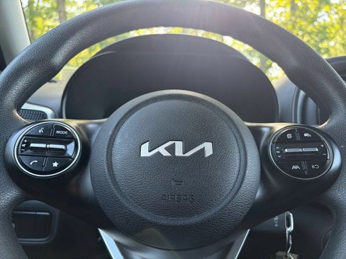 Used 2025 Kia Soul LX w/ LX Technology Package FWD image 21