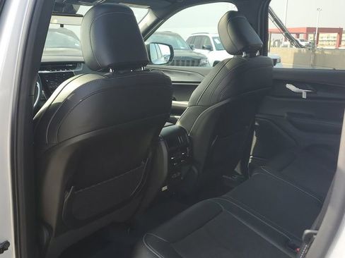 New 2025 Jeep Grand Cherokee Altitude image 15