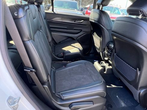 New 2025 Jeep Grand Cherokee L Altitude image 10