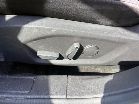 Used 2015 Ford Fusion SE w/ Equipment Group 201A FWD image 10