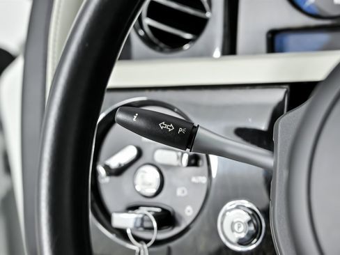 Used 2013 Rolls-Royce Phantom Sedan image 32