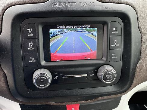 Used 2016 Jeep Renegade Latitude w/ Popular Equipment Group AWD/4WD image 19