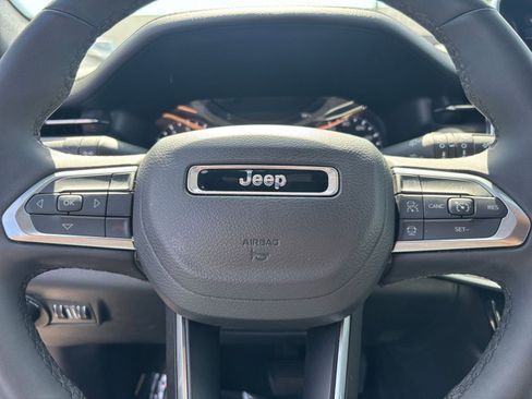 Used 2025 Jeep Compass Limited image 29