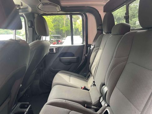 Used 2022 Jeep Gladiator Sport AWD/4WD image 13