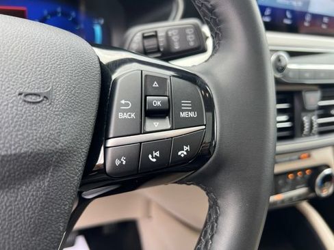 Certified 2022 Ford Escape SEL w/ Technology Package AWD/4WD image 9