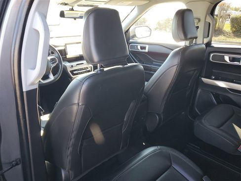 Certified 2022 Ford Explorer XLT w/ Equipment Group 202A image 11