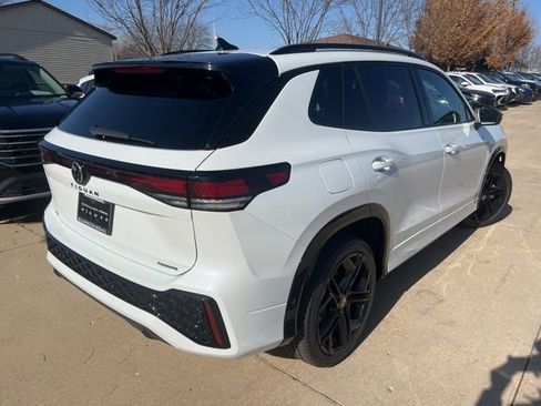 New 2026 Volkswagen Tiguan SE R-Line image 6