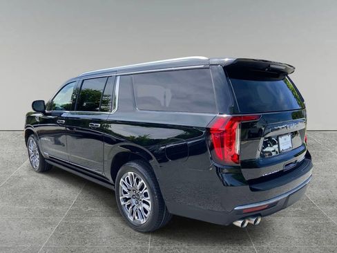 Used 2023 GMC Yukon XL Denali Ultimate AWD/4WD image 3