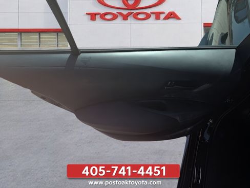 Used 2025 Toyota Corolla LE FWD image 17