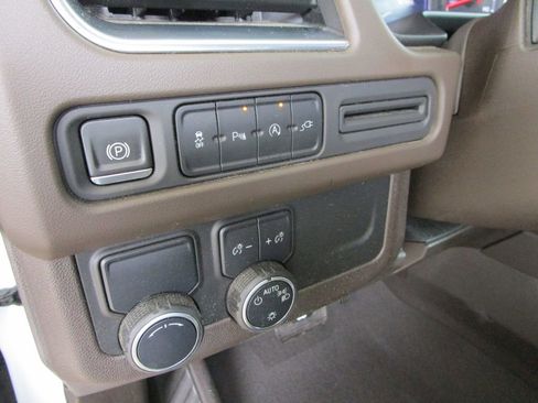 Used 2021 Chevrolet Tahoe LT image 23