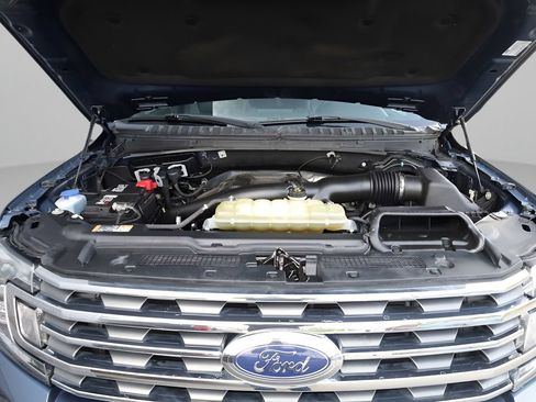 Used 2020 Ford Expedition XLT w/ Equipment Group 202A AWD/4WD image 9