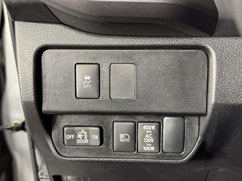 Used 2022 Toyota Tacoma TRD Off-Road AWD/4WD image 19