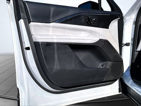 Used 2024 Cadillac Lyriq Sport AWD/4WD image 28