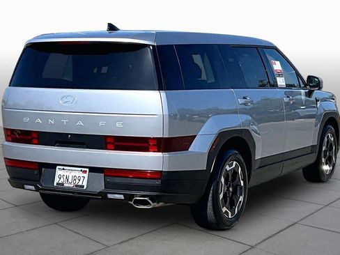Used 2025 Hyundai Santa Fe SE FWD image 12