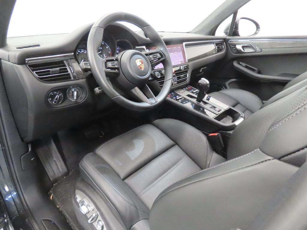 Certified 2026 Porsche Macan GTS AWD/4WD image 4