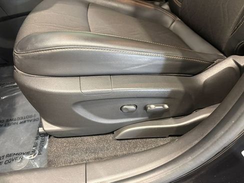 Used 2019 Chevrolet Trax LT w/ LT Convenience Package FWD image 8