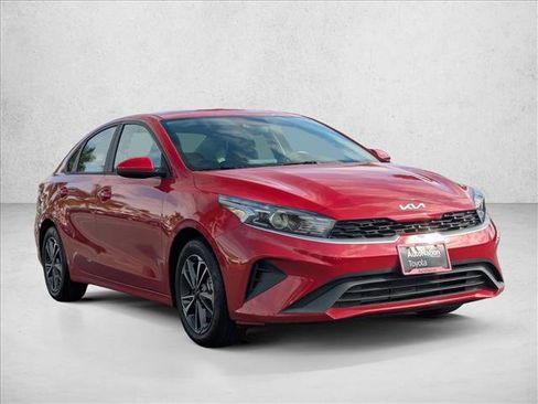 Used 2024 Kia Forte LXS image 3