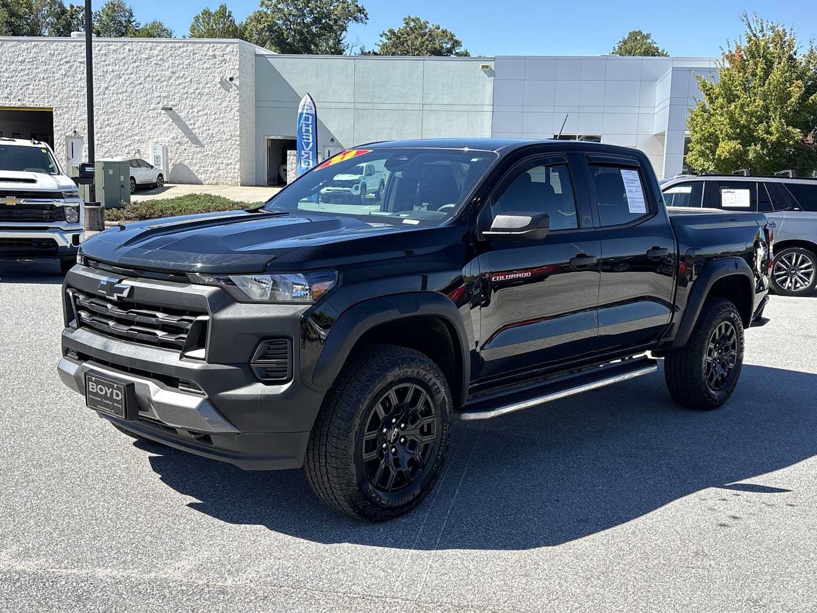 Used 2023 Chevrolet Colorado Trail Boss AWD/4WD image 2