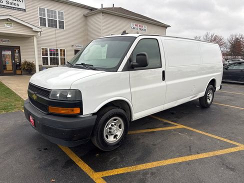 Used 2018 Chevrolet Express 2500 Extended image 2