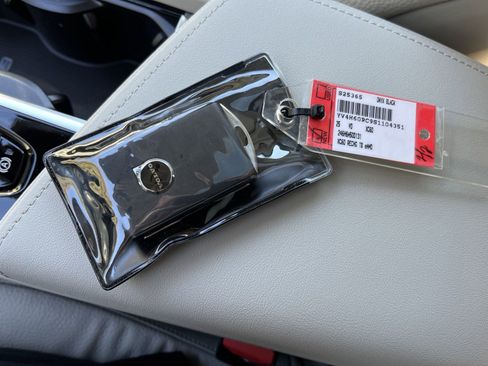 Certified 2025 Volvo XC60 T8 Plus w/ Protection Package Premier image 65