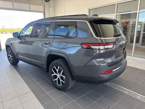 Used 2025 Jeep Grand Cherokee L Limited w/ Luxury Tech Group II image 3