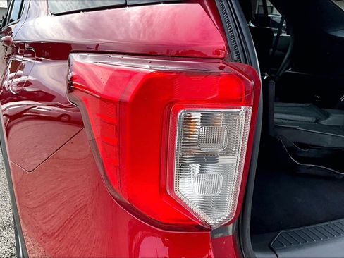 Used 2020 Ford Explorer XLT w/ Equipment Group 202A AWD/4WD image 29