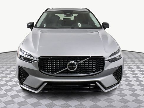 Used 2025 Volvo XC60 B5 Plus image 2