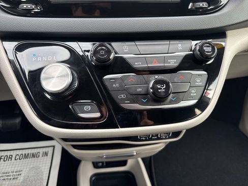 Used 2023 Chrysler Voyager LX image 24