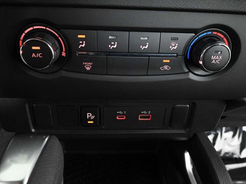 Used 2025 Nissan Frontier SV RWD image 28