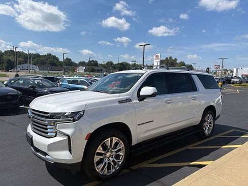Used 2021 Chevrolet Suburban High Country w/ Premium Package AWD/4WD image 3