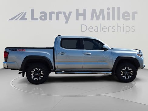 Used 2019 Toyota Tacoma TRD Off-Road AWD/4WD image 6