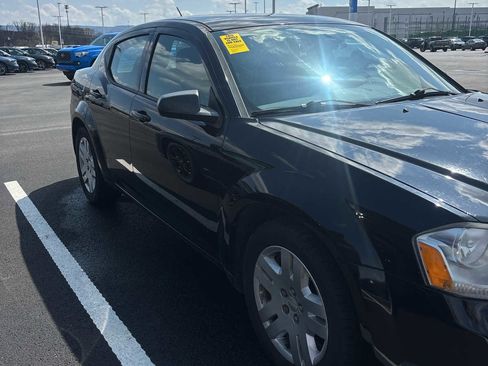 Used 2014 Dodge Avenger SE image 1