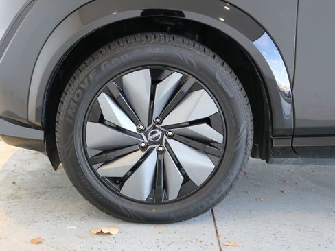 Used 2023 Nissan Ariya AWD image 43