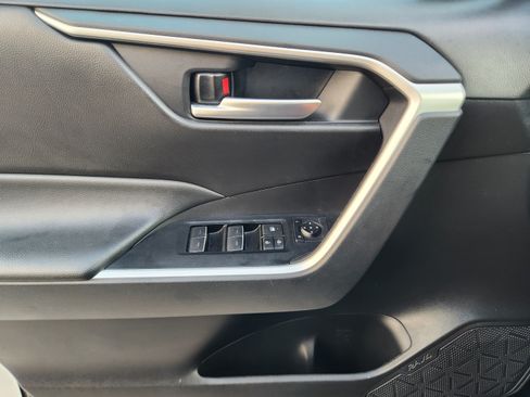 Used 2025 Toyota RAV4 XLE FWD image 18
