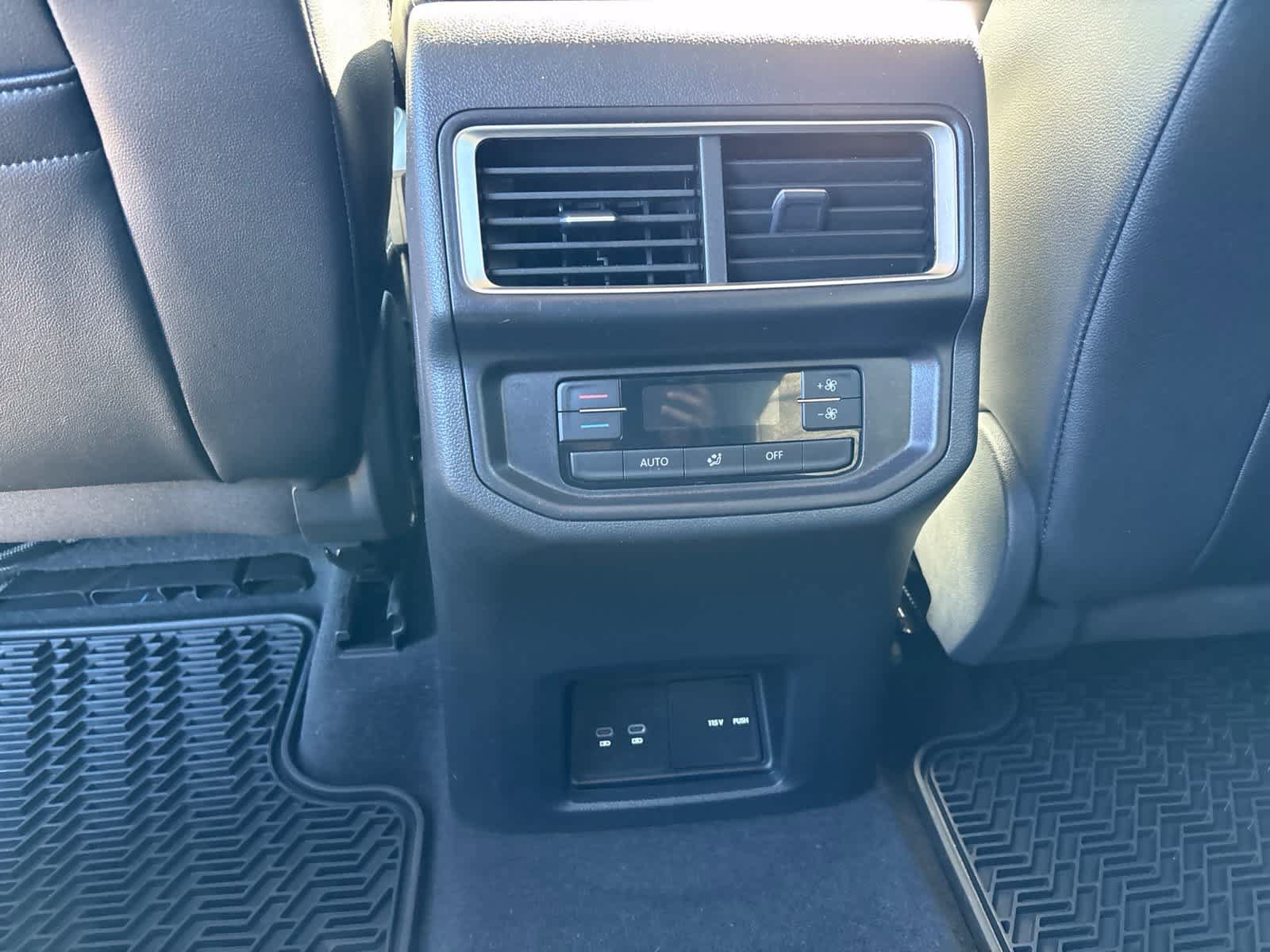 Used 2024 Volkswagen Atlas SE FWD image 19