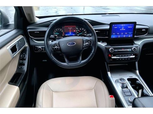 Used 2020 Ford Explorer XLT w/ Equipment Group 202A image 6