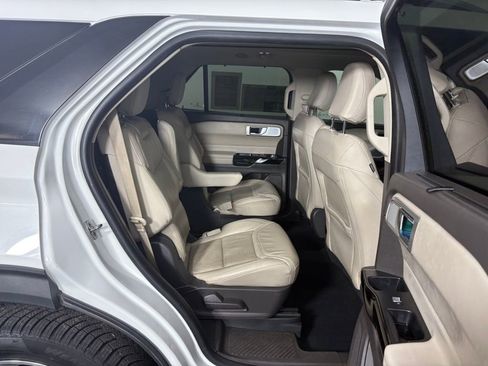 Certified 2021 Ford Explorer Platinum w/ Equipment Group 601A image 38