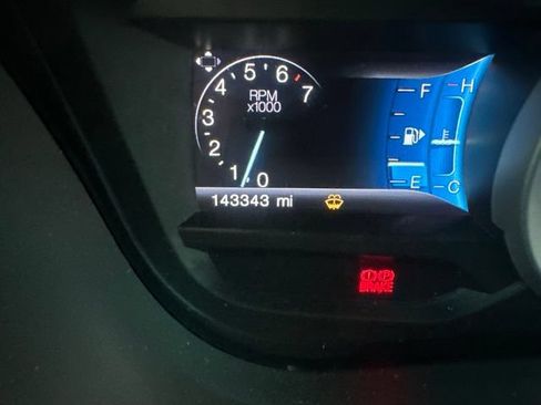 Used 2015 Ford Explorer XLT w/ Equipment Group 202B FWD image 40